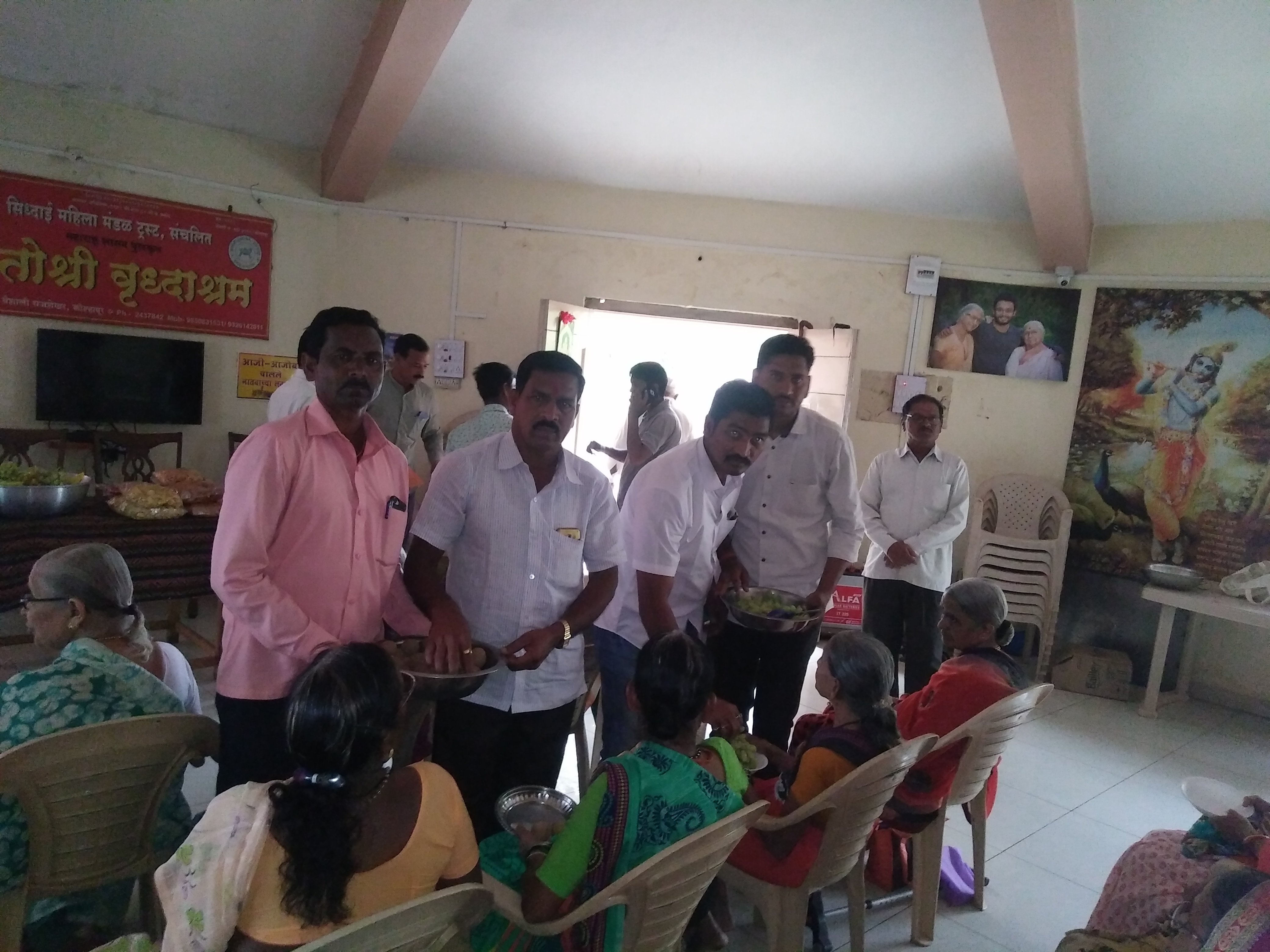 Fruit distribution photograph